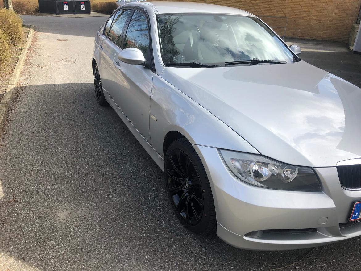 BMW E90 320i billede 8