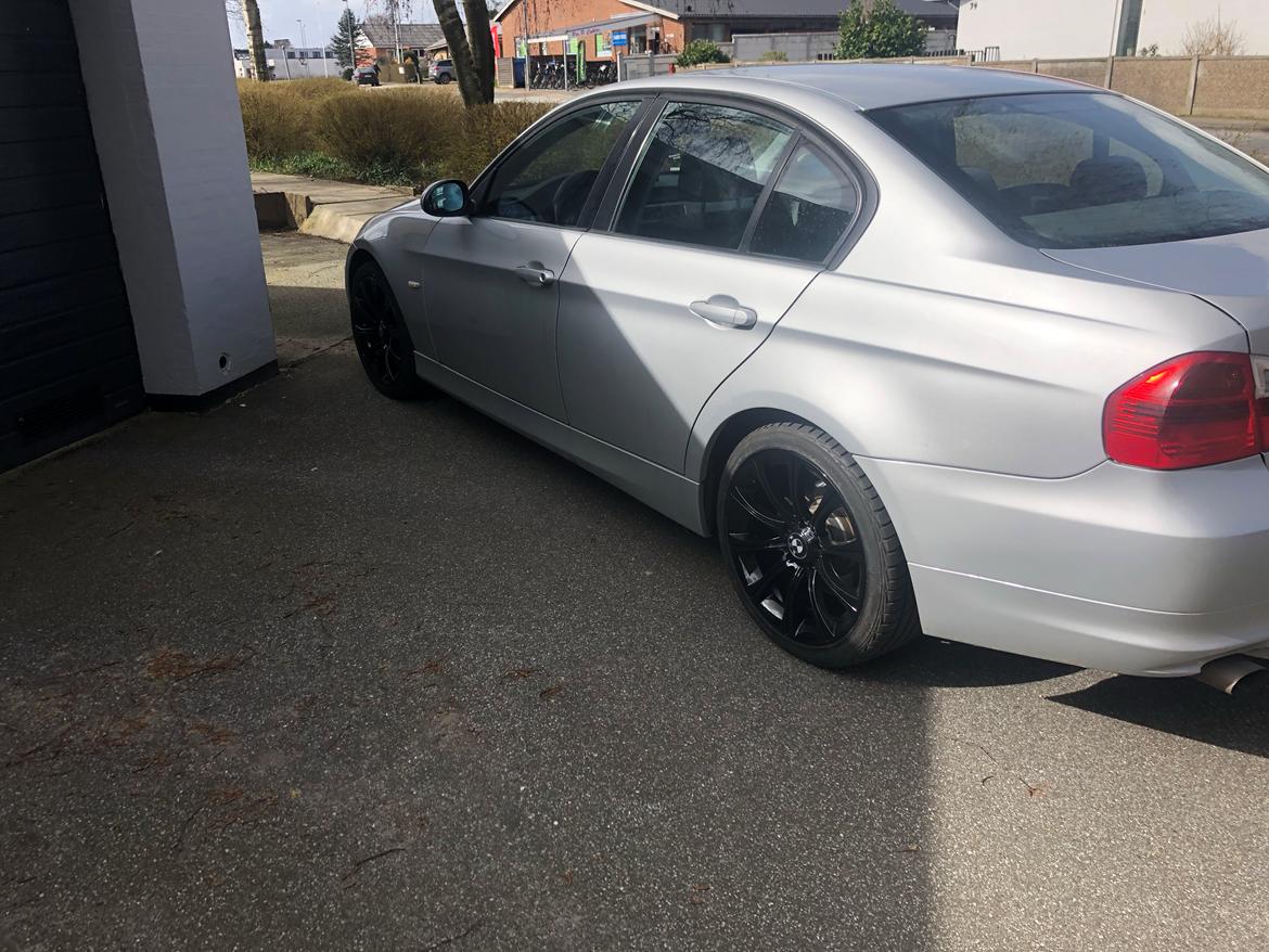 BMW E90 320i billede 9