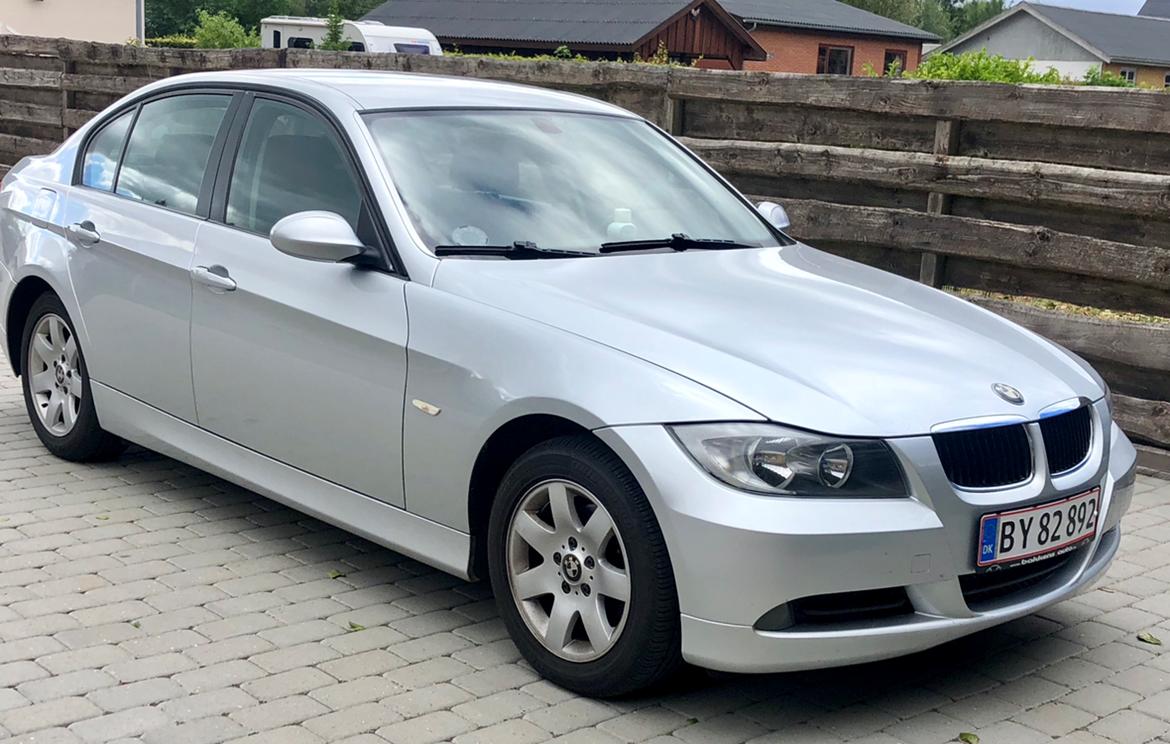 BMW E90 320i billede 10