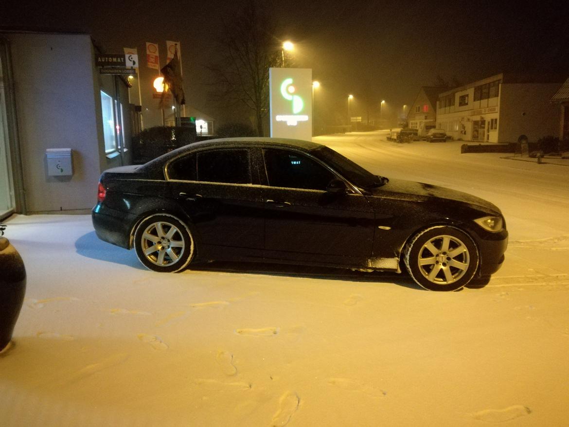 BMW E90 318d billede 2