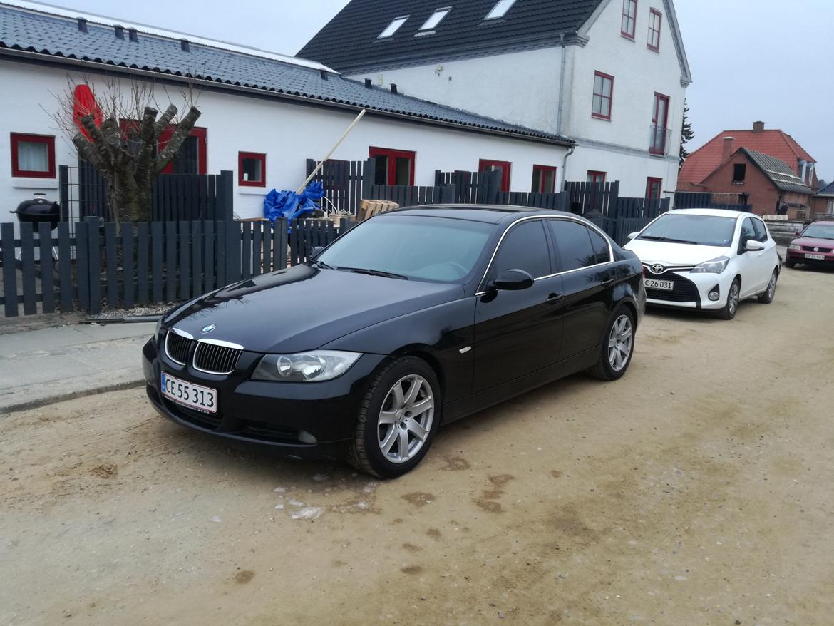 BMW E90 318d billede 3