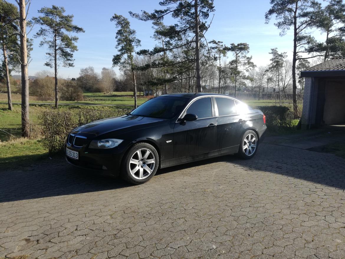 BMW E90 318d billede 6