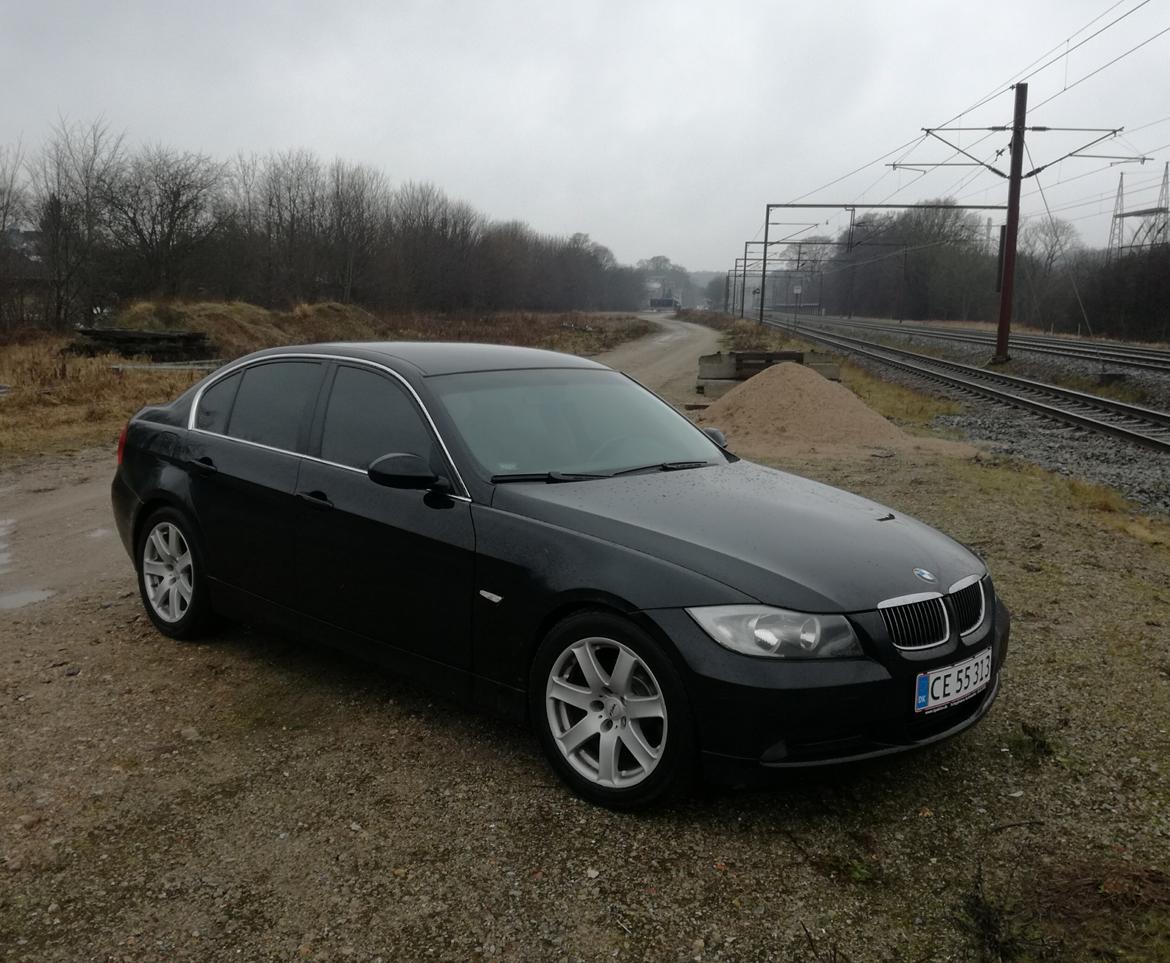 BMW E90 318d billede 4