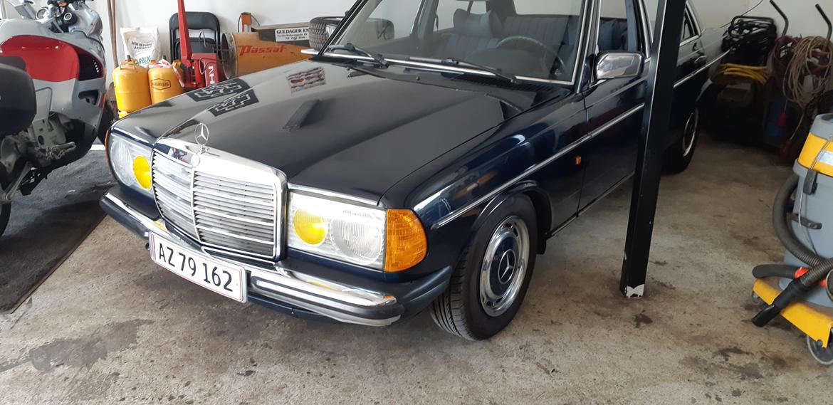 Mercedes Benz E250 w123 billede 1