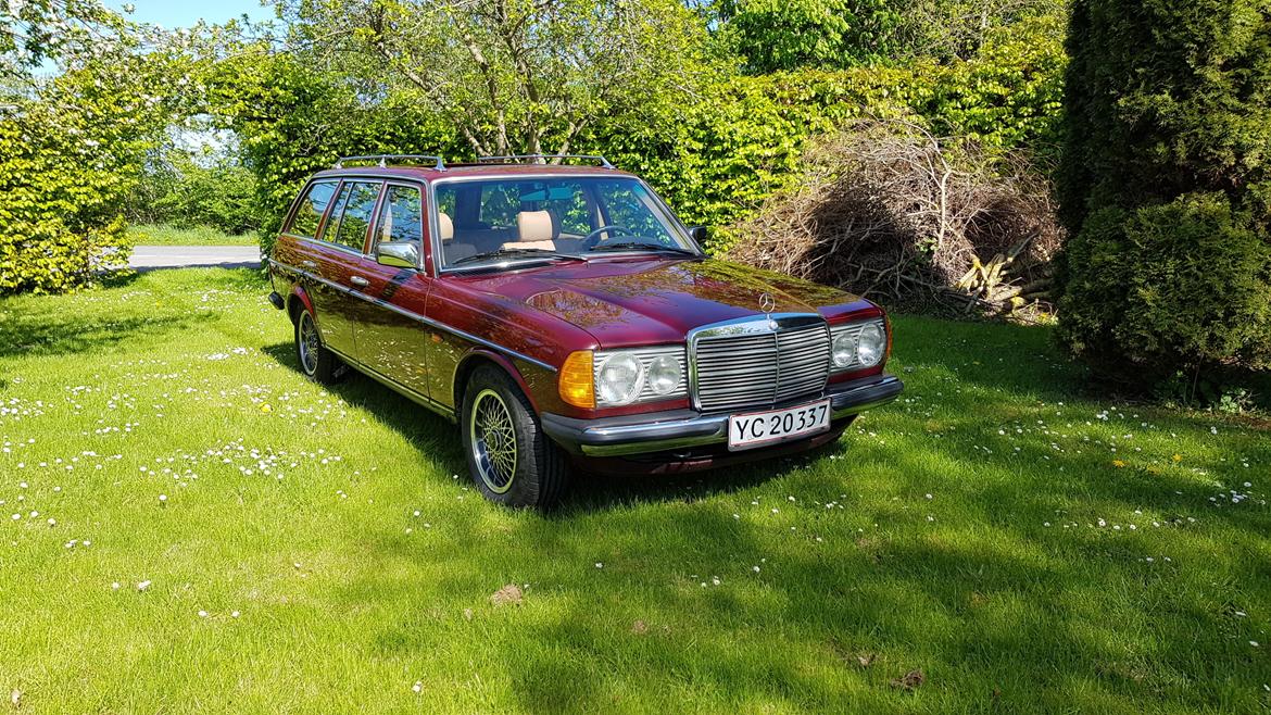 Mercedes Benz W123 230TE (Solgt) billede 1