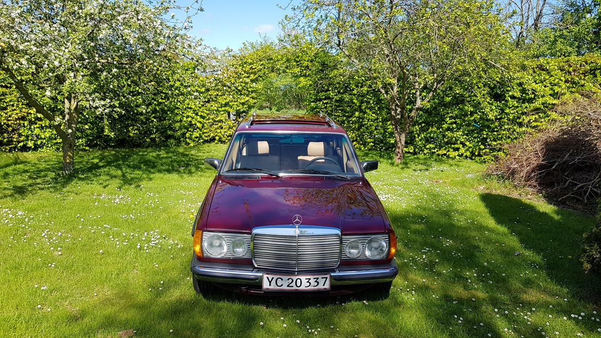 Mercedes Benz W123 230TE (Solgt) billede 7