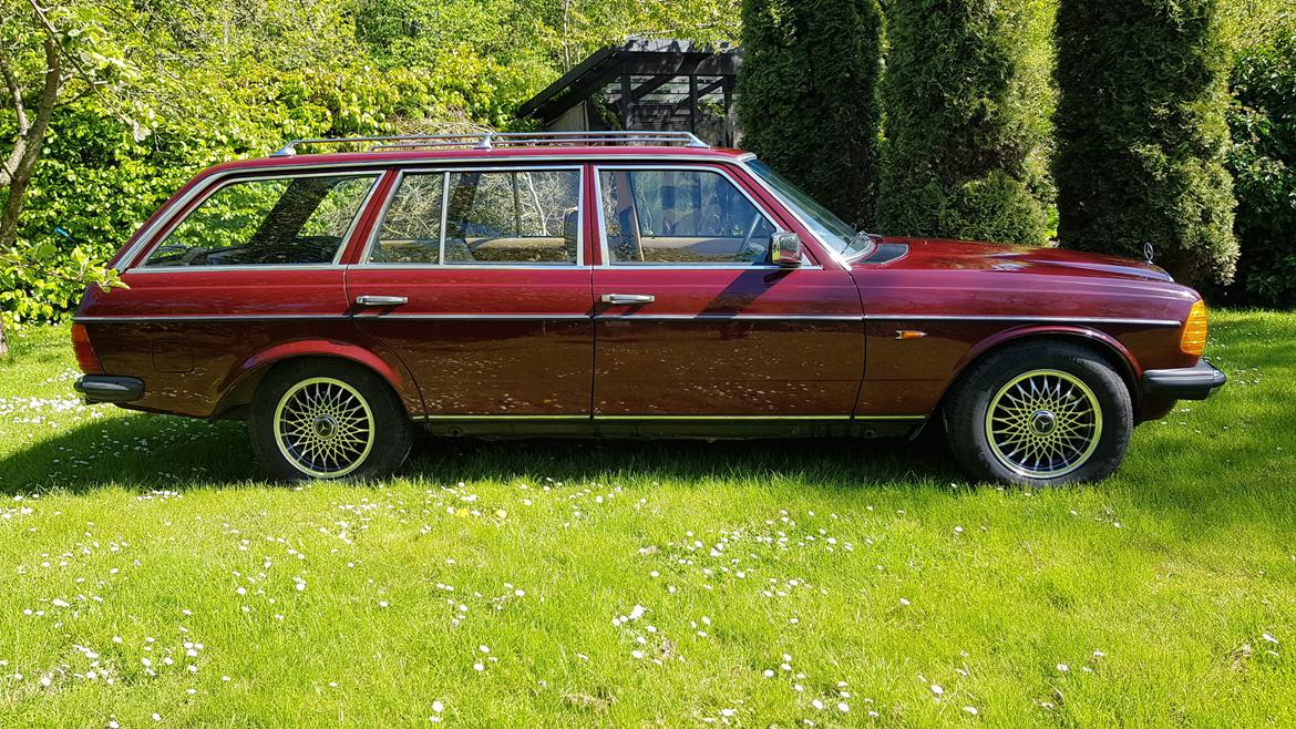 Mercedes Benz W123 230TE (Solgt) billede 4