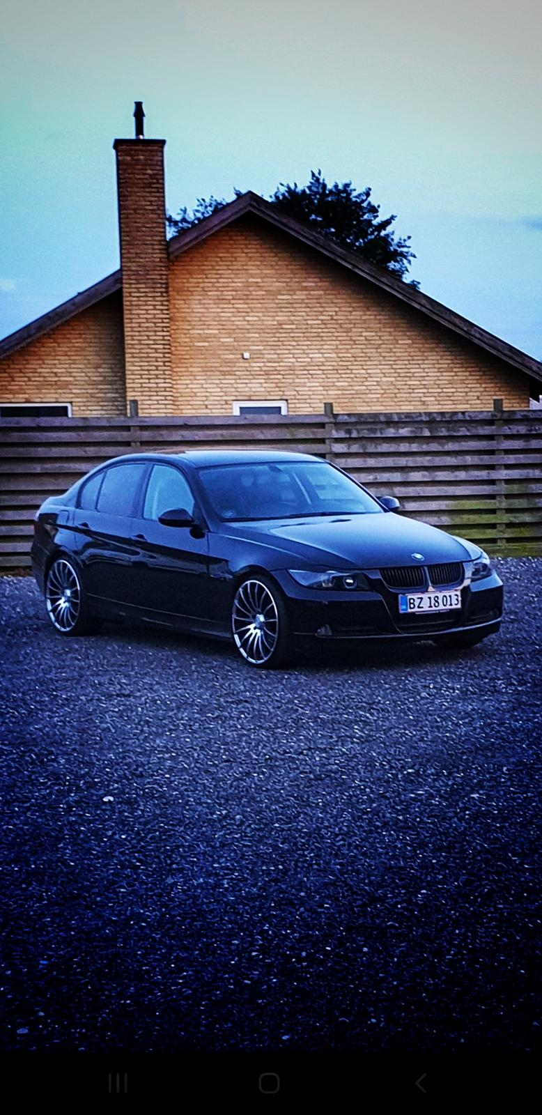 BMW E90 320D shadowline **SOLGT** billede 4