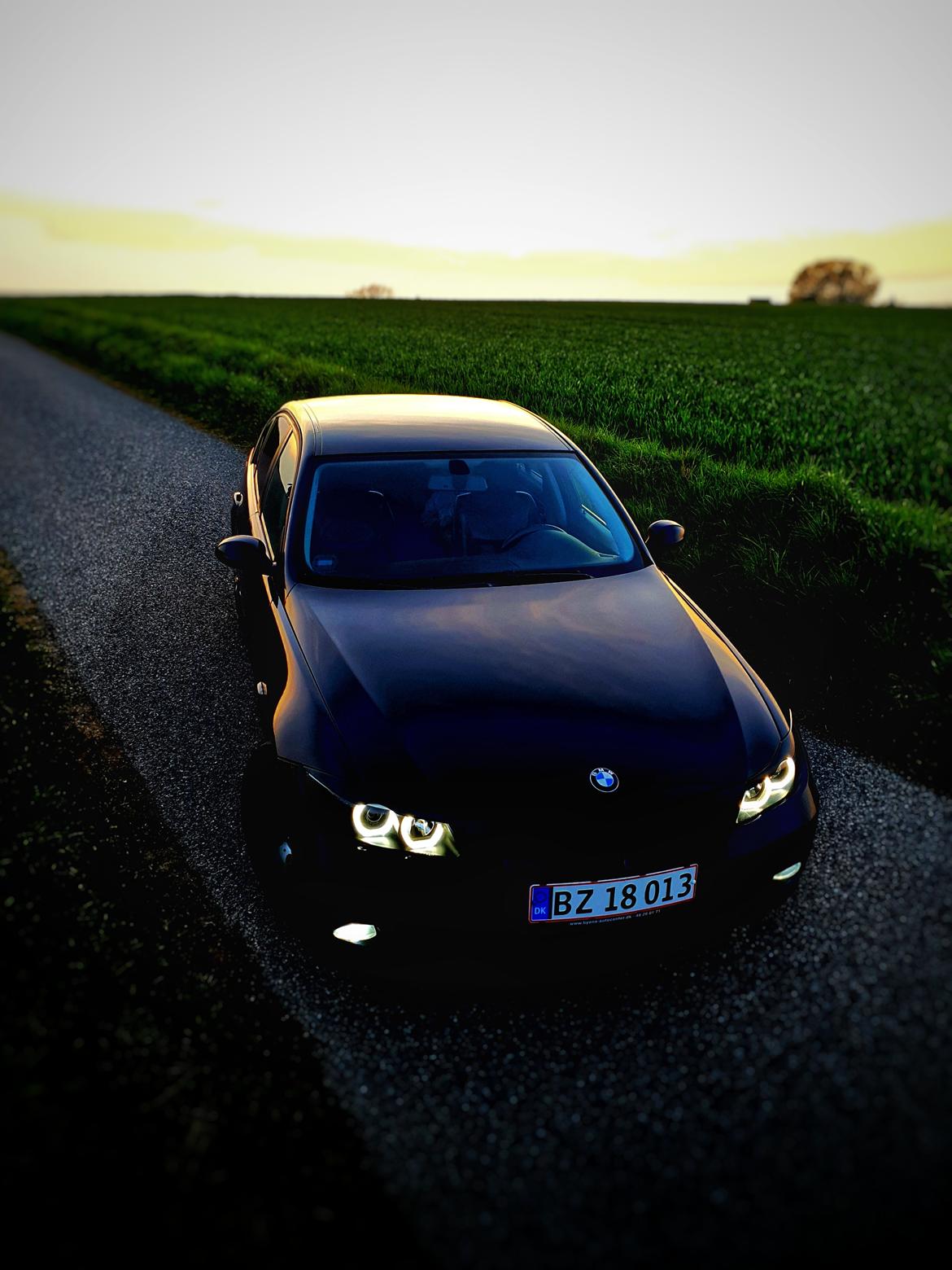 BMW E90 320D shadowline **SOLGT** billede 5