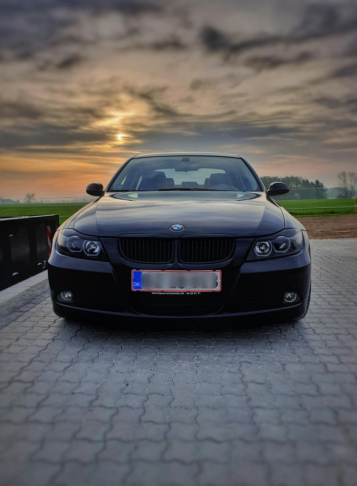 BMW E90 320D shadowline **SOLGT** billede 6