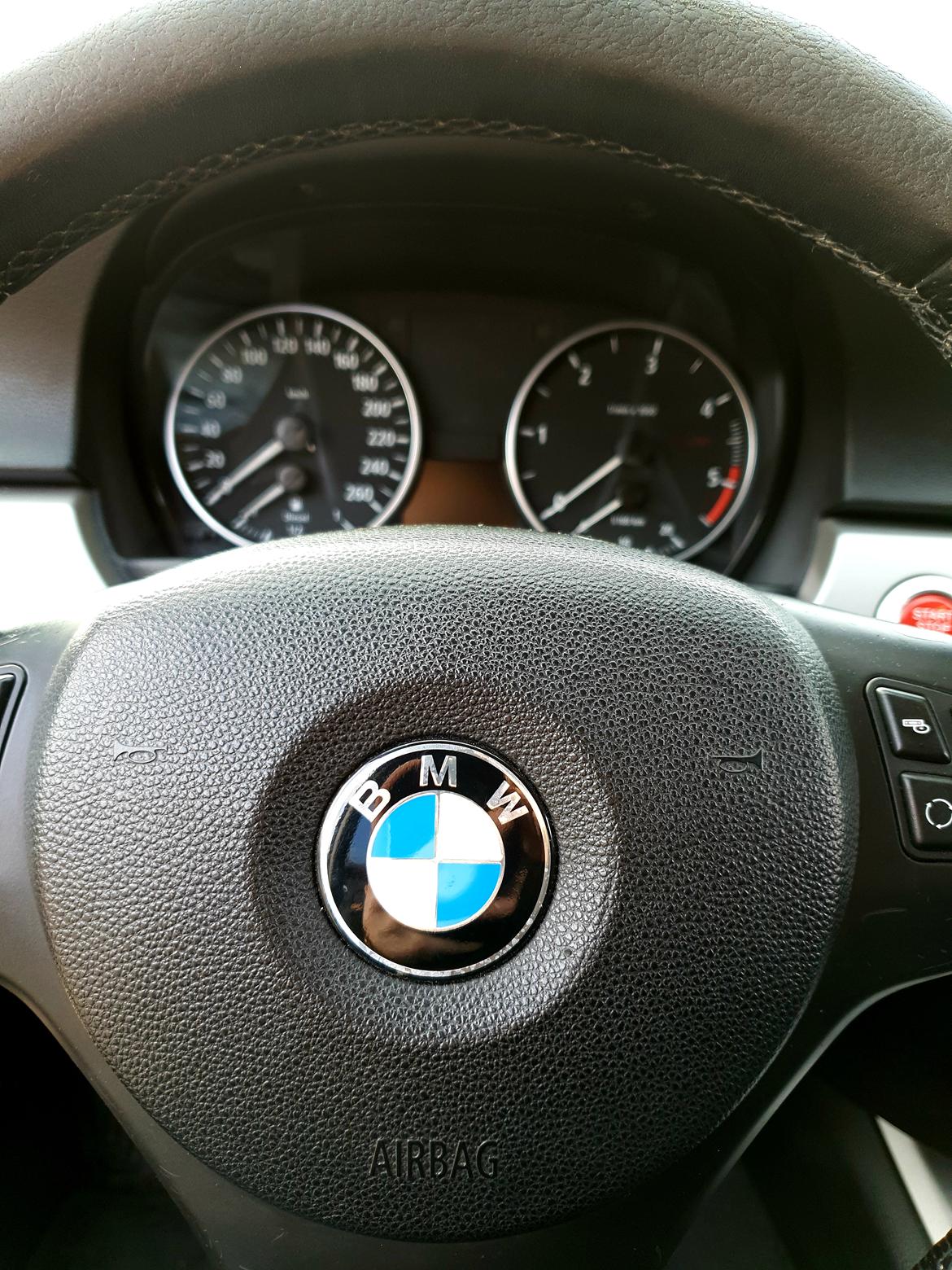 BMW E90 320D shadowline **SOLGT** billede 12