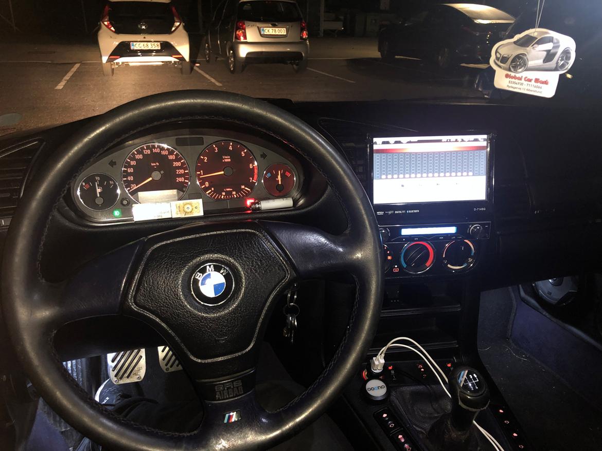 BMW 318i solgt billede 12