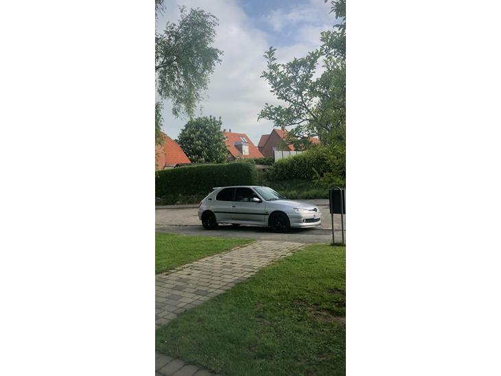 {{currentPhoto.altText}} billede {{currentPhoto.number}}