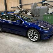 Tesla Model 3 Long Range AWD Performance