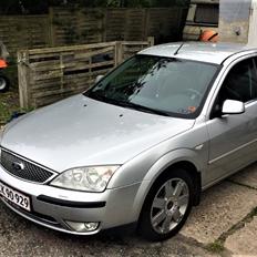 Ford Mondeo  Ghia 5d Hatchback model