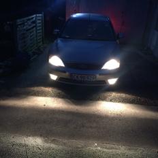 Ford Mondeo  Ghia 5d Hatchback model