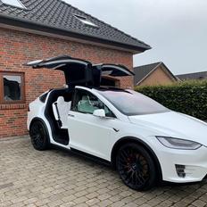 Tesla Model x Ludicrous Performance (P100D)
