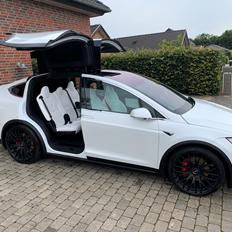 Tesla Model x Ludicrous Performance (P100D)