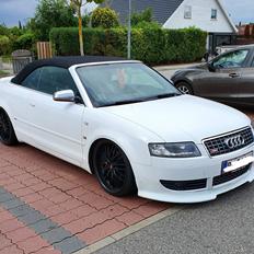 Audi A4 Cabriolet S-line 2,4 V6  ( Tidl bil )