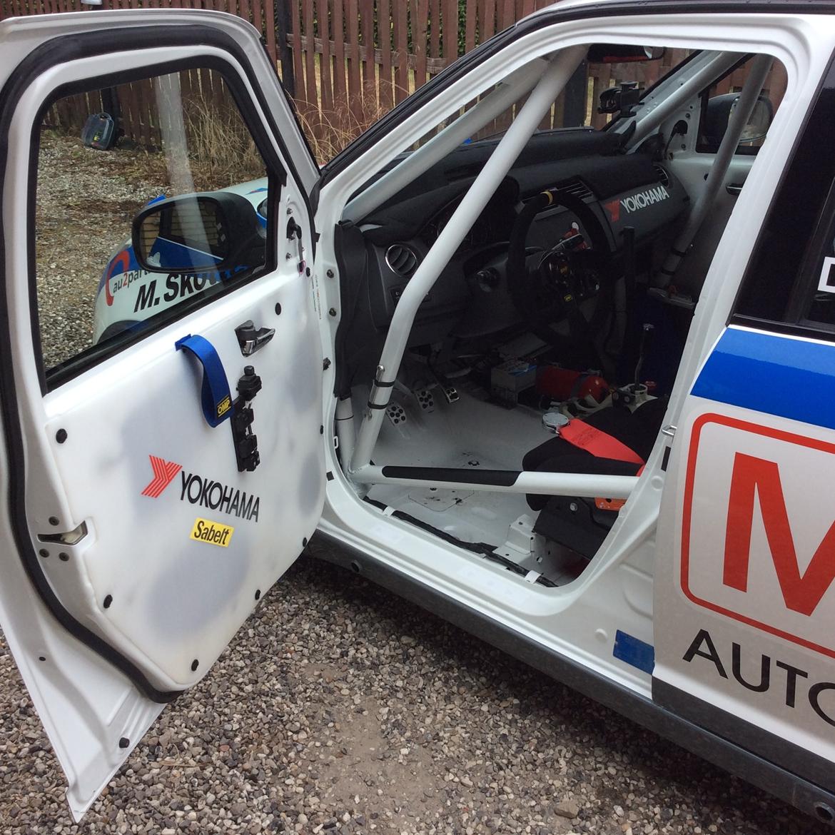 Suzuki Swift - havde nok lavet et x i døråbninger e hvis jeg skulle bygge bur igen.  billede 2