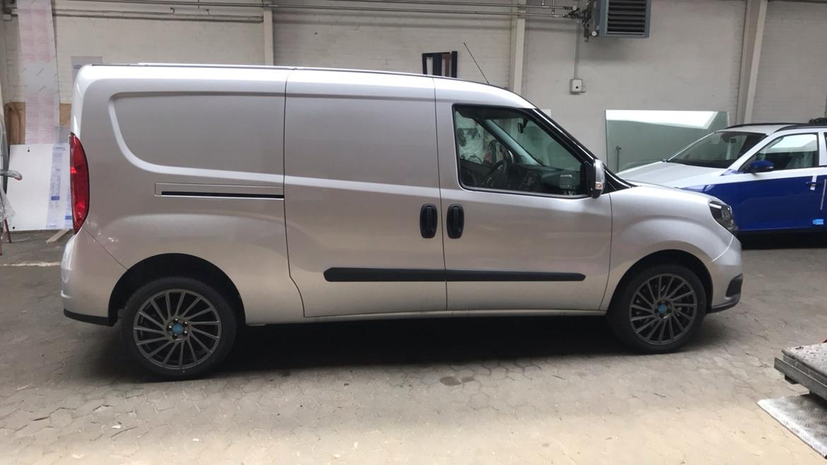 Fiat Doblo Cargo Professional  L2 - Sommer Brock B39 Himalaya Grey Matt i 8x18” billede 1