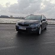 Skoda Octavia Combi Elegance 2.0TDI RSline