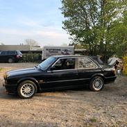 BMW 320 E30