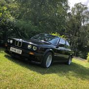 BMW 320 E30