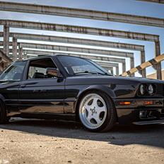 BMW E30