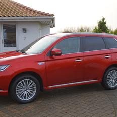 Mitsubishi Outlander 2,4 PHEV AWD
