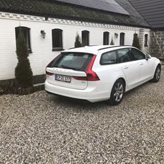 Volvo V90 momentum solgt august 2022