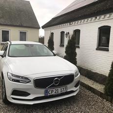 Volvo V90 momentum solgt august 2022