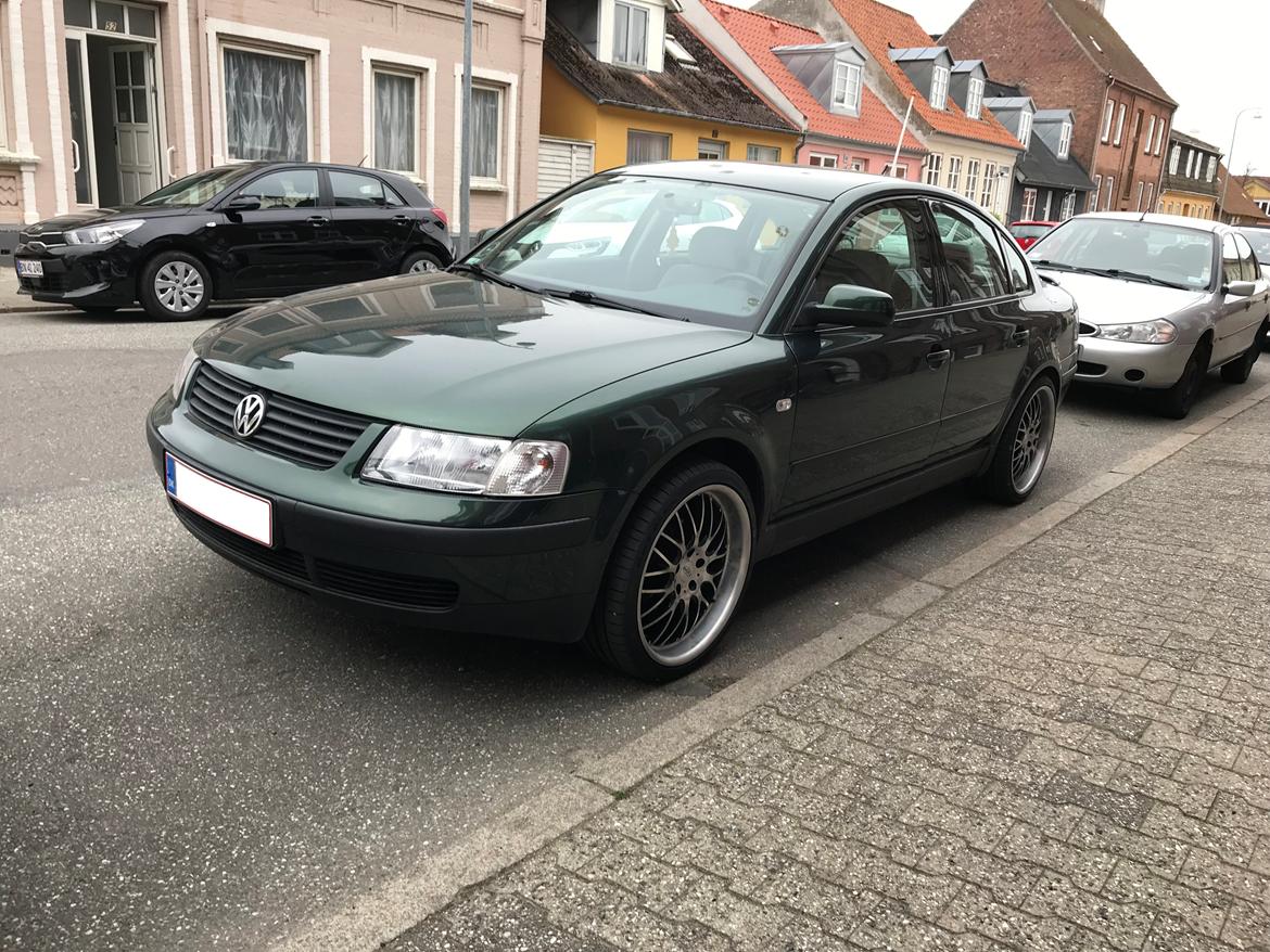 VW Passat 1.8T Highline - Dotz Mugello sommerfælgene 19''. Mangler bare lige en sænkning. ;-) billede 5