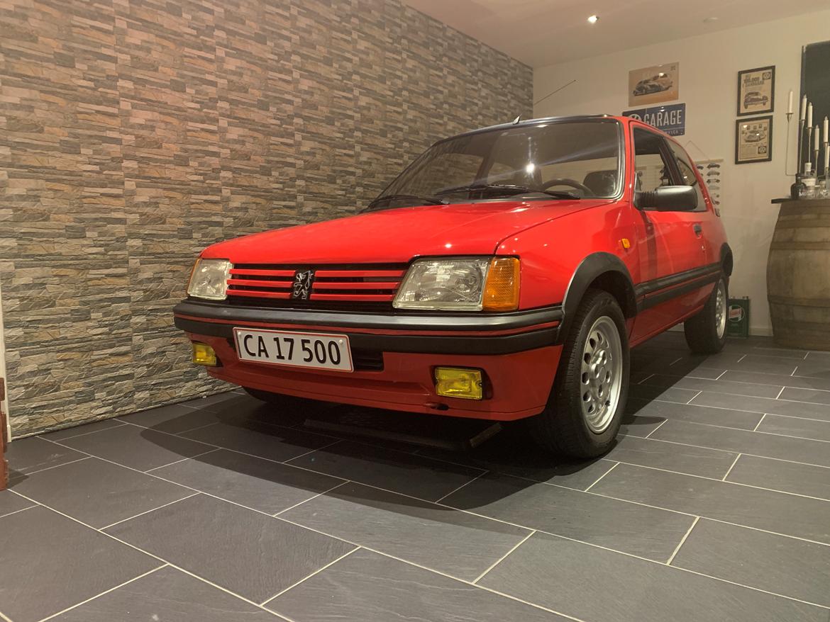 Peugeot 205 1,6 GTI billede 1