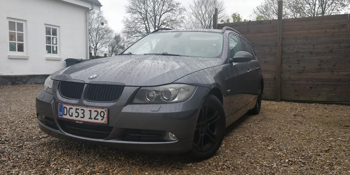 BMW 320d touring billede 14