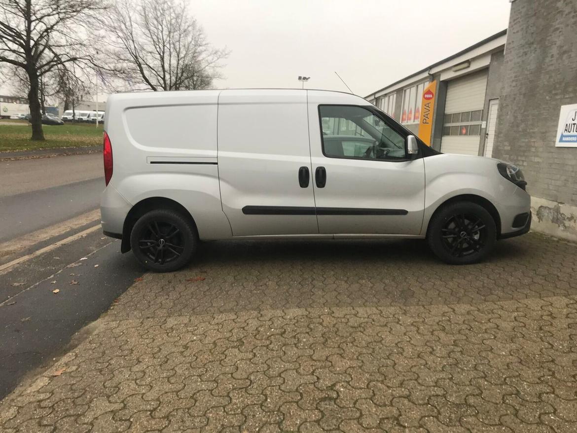 Fiat Doblo Cargo Professional  L2 - Gmp Italy Easy-R Black Matt 7,5x17" billede 20