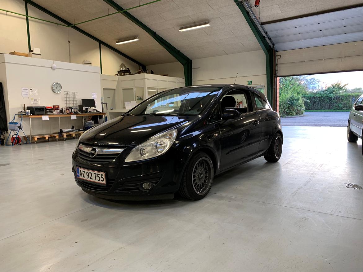 Opel Corsa D - Med 15" sommer fælgene, men der skal nogle større på  billede 1