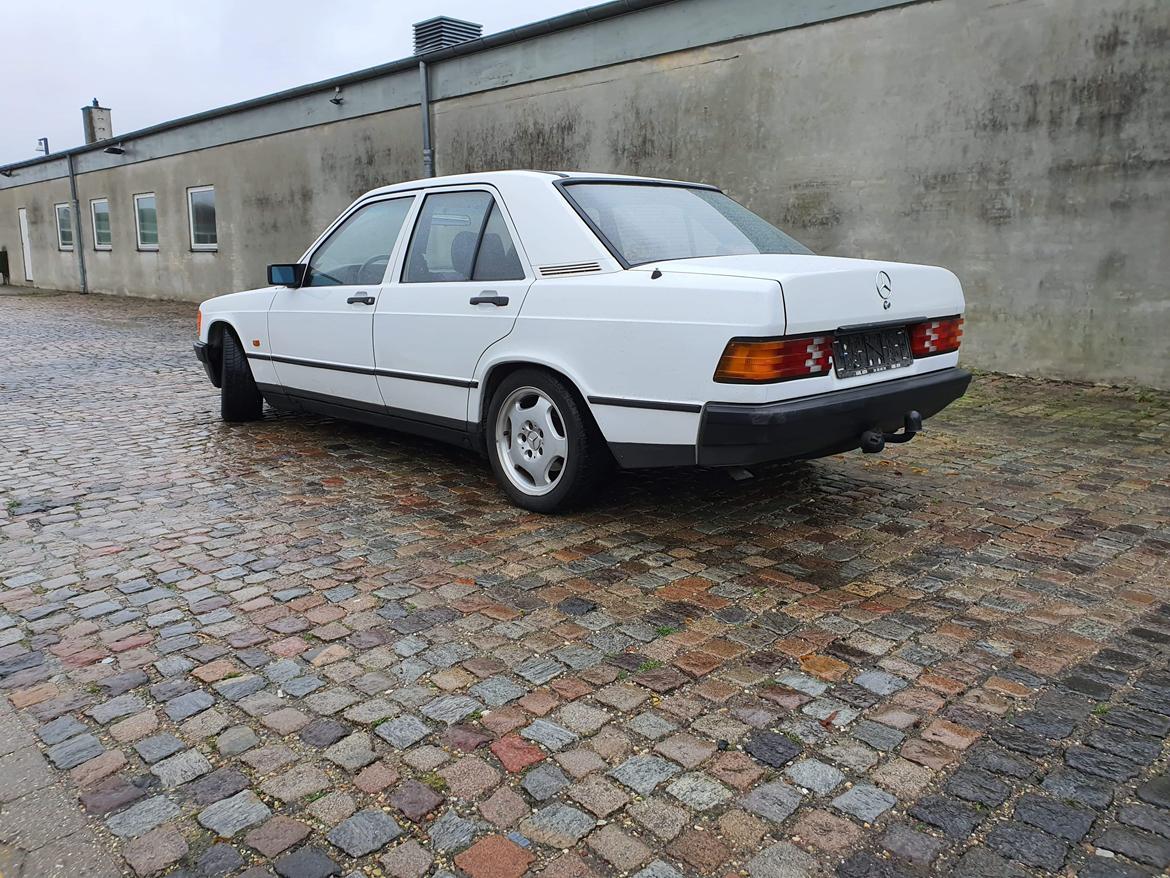 Mercedes Benz 190E billede 2