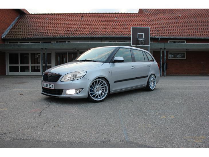 {{currentPhoto.altText}} billede {{currentPhoto.number}}