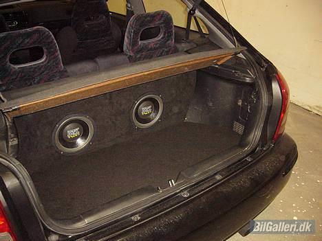 Honda Civic VTI *solgt* - Nylavet bagagerum i Hondaen... Bare stille og roligt diskret...  ***By Auto Styling and Sound*** billede 8