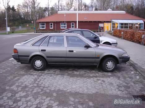 Toyota carina 2/soldt billede 1