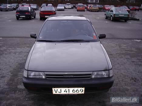 Toyota carina 2/soldt billede 2