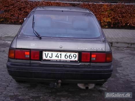 Toyota carina 2/soldt billede 3