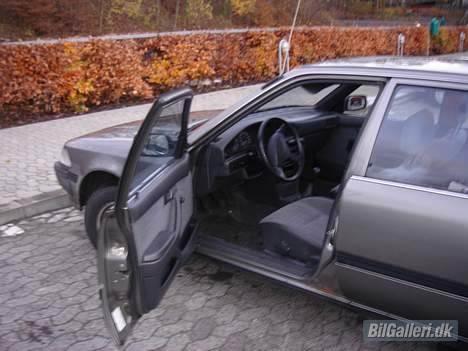 Toyota carina 2/soldt billede 4