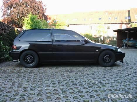 Honda Civic 1,5 16v Exi Solgt - Billede taget lige inden de nye alu (15" Wolfrace Katana) skulle på.... billede 5
