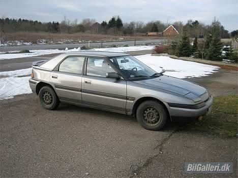 Mazda 323F billede 1