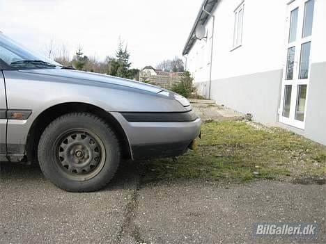 Mazda 323F billede 2