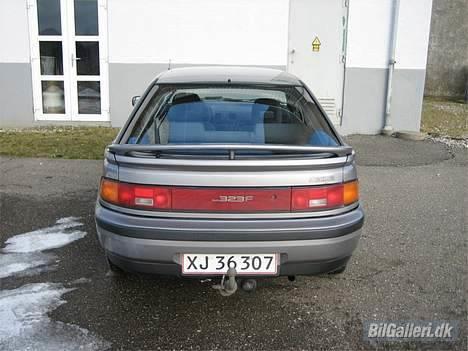 Mazda 323F billede 8