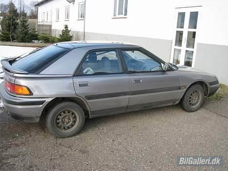 Mazda 323F billede 9