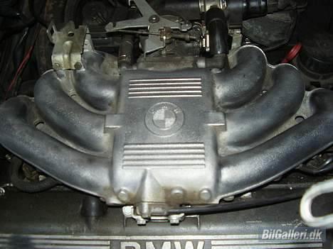BMW 320i E30 >solgt< - pudset indsugningsmanifold billede 7